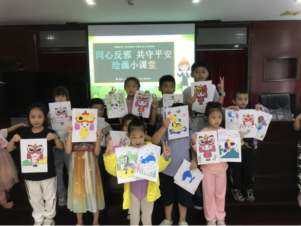 广东深圳 ：反邪教绘画小课堂用画笔筑起思想防线