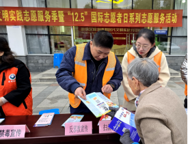 上海崇明：依托重要节点开展反邪教宣传早市活动