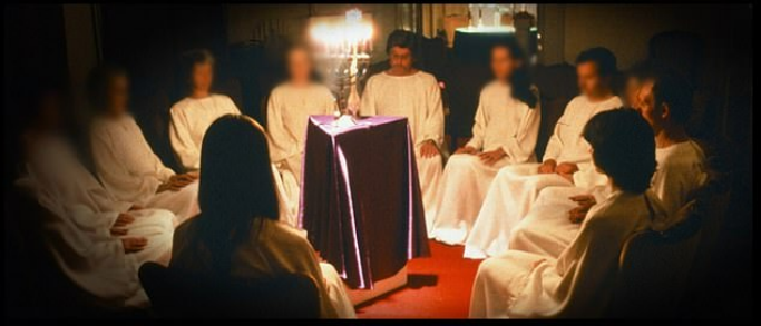 英媒纪录片曝光“太阳圣殿教”集体自杀前饮酒画面