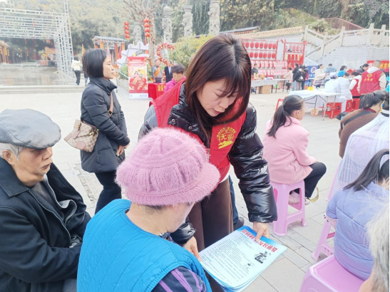 广西梧州：点燃新春烟火气  反邪平安过大年