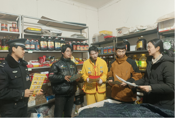 甘肃敦煌：反邪宣传进商铺  筑牢反邪“安全网”