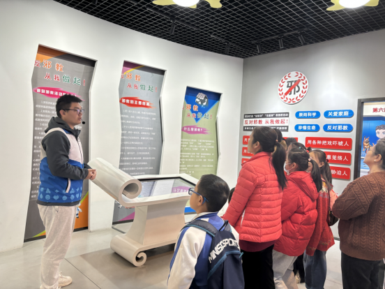 广东深圳：筑牢家庭防线  共度平安元宵