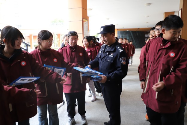 江苏泰州：反邪教宣传进校园 守护青春平安“无邪”