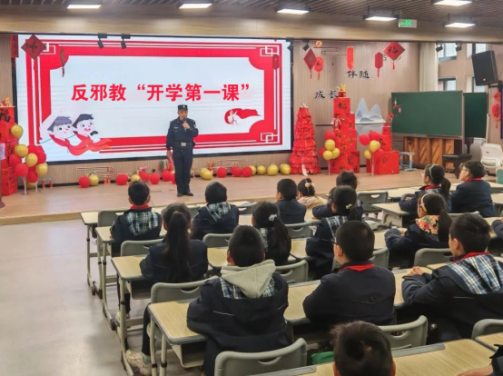 浙江杭州：知行合一筑防线  青春无邪谱新篇