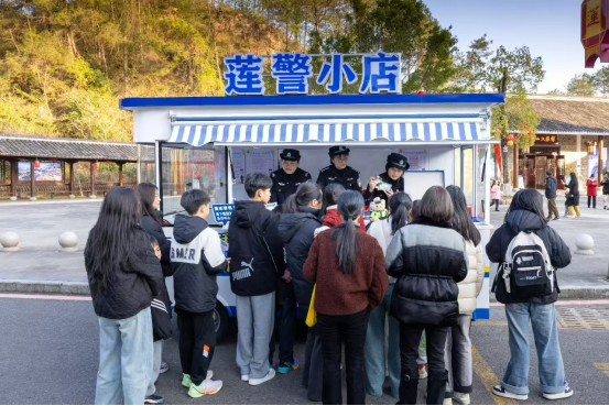福建龙岩：结合文旅特色开展反邪教宣传活动