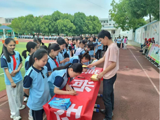 湖北劲吹“反邪风”  筑牢全民思想防线