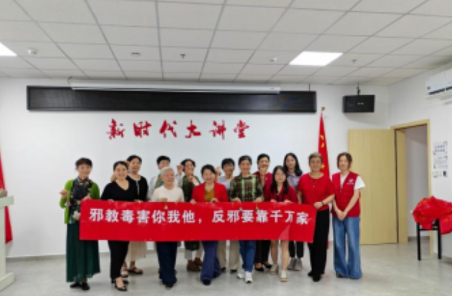 广东深圳：巧手制香囊 正气驱邪风