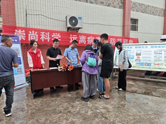 四川兴文：依托龙舟赛事开展反邪教系列宣传活动