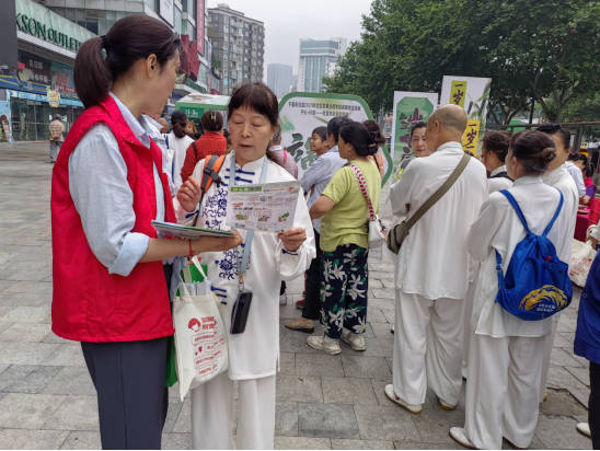 四川成都：筑牢全民防线 守护净土家园
