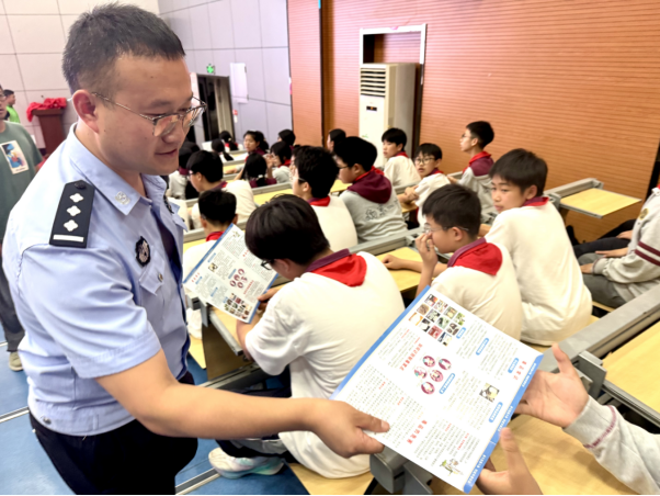 江苏南京：净化校园无邪地 呵护青春梦想飞
