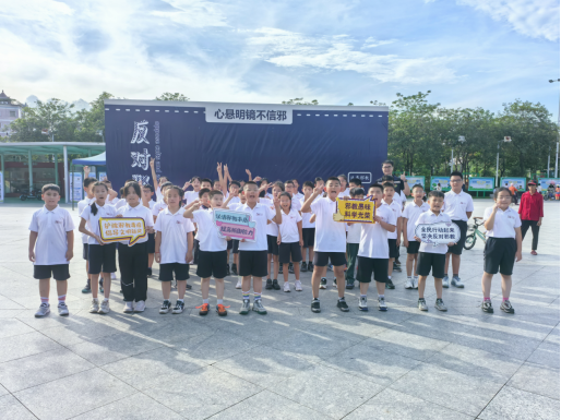 广东深圳：青春无邪向阳生  科学护航筑防线