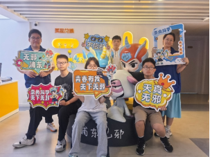 上海浦东：“青种”大学生带教中学生反邪进行时