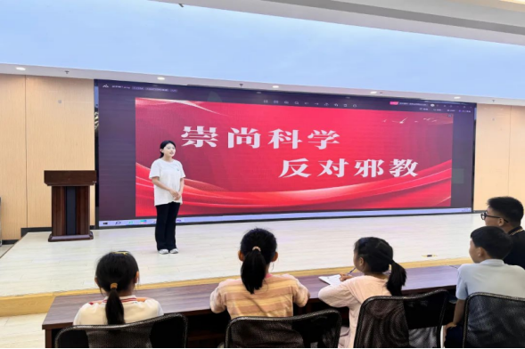 山东青岛职业技术学院“青春无邪”志愿服务团队开展反邪教宣讲社会实践活动