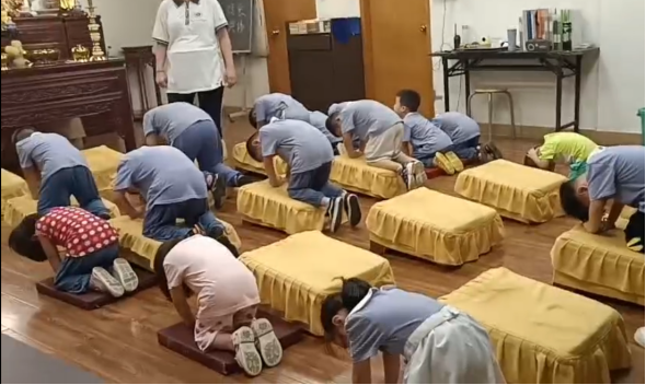 揭秘非法组织会道门：自称救世“神佛” 实则做起“皇帝梦”