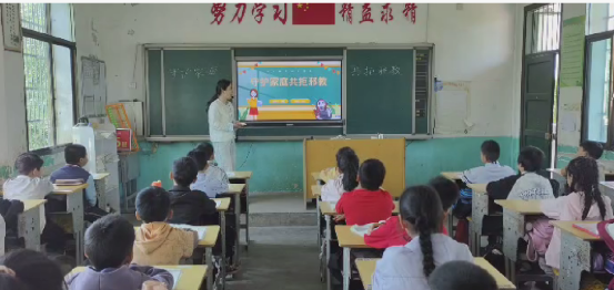 湖南新宁：紫薇花开伴课堂  反邪教育“零距离”