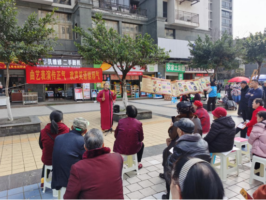 重庆市江北区多部门协同织密反邪网针对“一老一小”开展防邪宣传活动