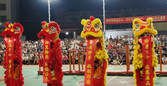 广西来宾:双节醒狮跃乡野 反邪宣传入人心