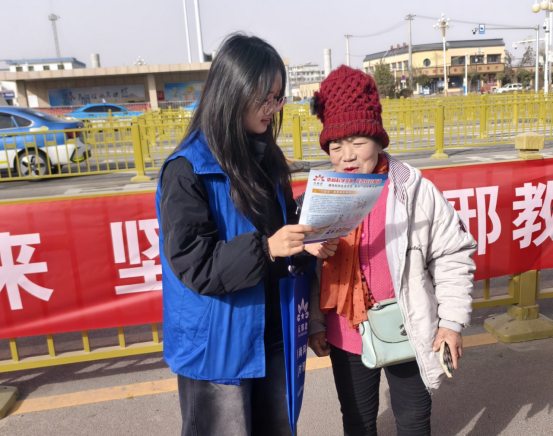 甘肃酒泉：赶集学反邪  平安带回家