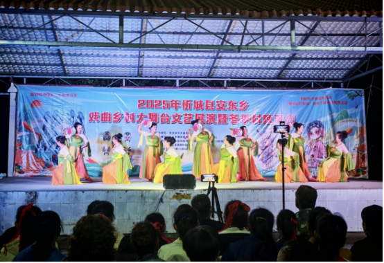 广西来宾：戏曲下乡燃爆乡村夜  反邪教宣传同步“上线”