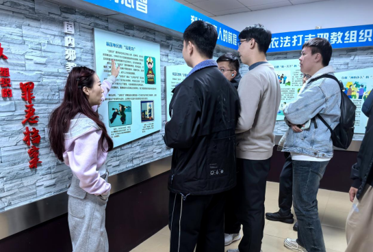 上海崇明：组织参观警示教育馆 以“实境课堂”强法治认知
