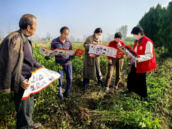安徽亳州：反邪宣传精准滴灌田间地头