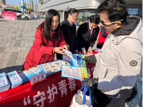 尊宪崇法反邪教 凝心聚力护平安——江苏连云港赣榆区12.4国家宪法日开展反邪教宣传活动