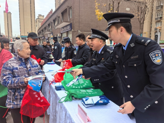 陕西省西安市举办宪法宣传暨反邪教警示教育进社区活动