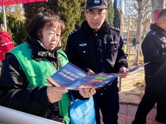 河北省衡水市冀州区公安局开展“12.4”国家宪法日暨反邪教宣传活动