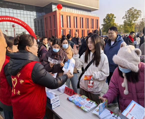 湖北谷城：“宪”学“宪”用  筑牢反邪教防线