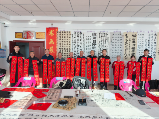 内蒙古通辽市科左中旗公安局举办元旦写联活动把反邪教知识送进千家万户