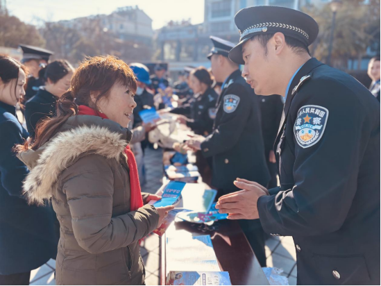 安徽宣城：献礼警察节 反邪宣传在行动