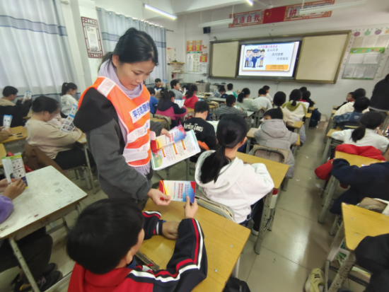 广西南宁：筑牢青春思想防线 共创平安无邪校园