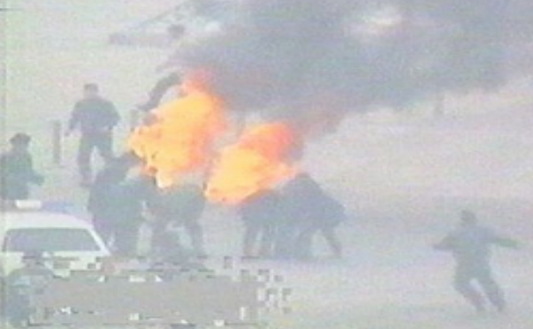 烈焰噬命：精神谋杀导演悲惨自焚