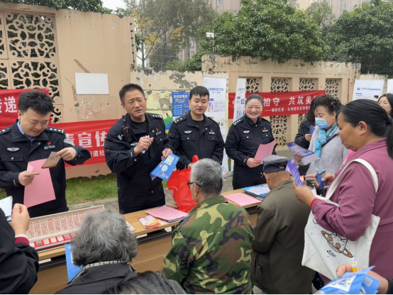 江苏南京： 警民携手筑防线 反邪知识进万家