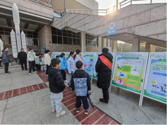 湖北荆门：巧手筑童趣 反邪护家园