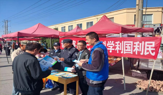 甘肃酒泉：集市宣传接地气 “反邪知识”带回家
