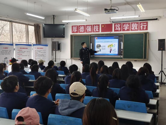 黑龙江佳木斯：筑牢高校防线 共建无邪校园