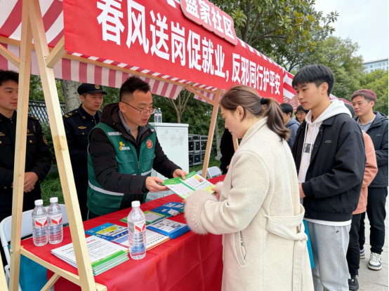 浙江宁波：春风送岗 反邪护航——镇海区骆驼街道开展反邪教宣传活动