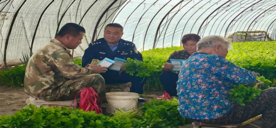 甘肃酒泉：三月春耕反邪忙 田间地头筑平安