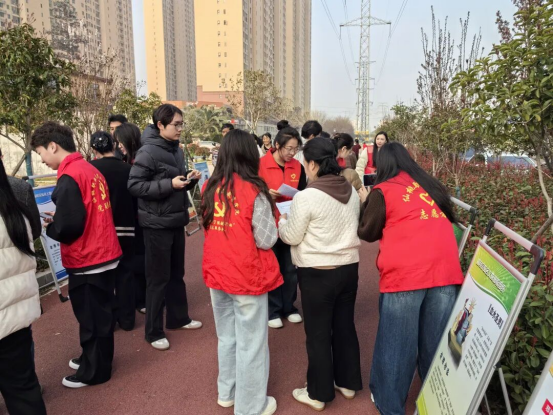 湖北仙桃：反邪巡展进社区 筑牢防线“零距离”