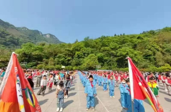 四川兴文：开展“庆六一 反邪教”送“安全礼包”主题活动