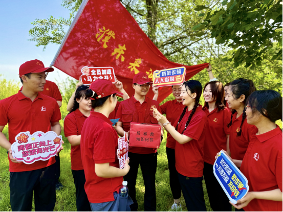 河南濮阳：中原油田濮东采油厂开展“二次创业勇担当 健步迈向新征程”主题健步走暨反邪教宣传活动