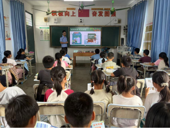广西南宁：开展“崇尚科学拒邪教 平安宣讲护童心”校园安全主题宣讲活动