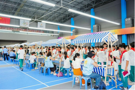 广东广州：越秀区反邪教宣传周启动 千名师生同上“正气一堂课”