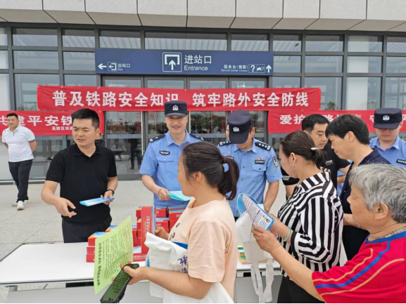 陕西西安：清风消暑拒邪毒  同心共建平安城 