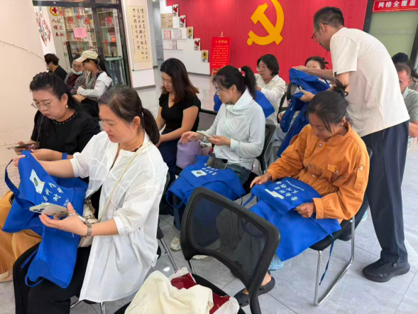 山东烟台：科普月进社区 反邪护平安