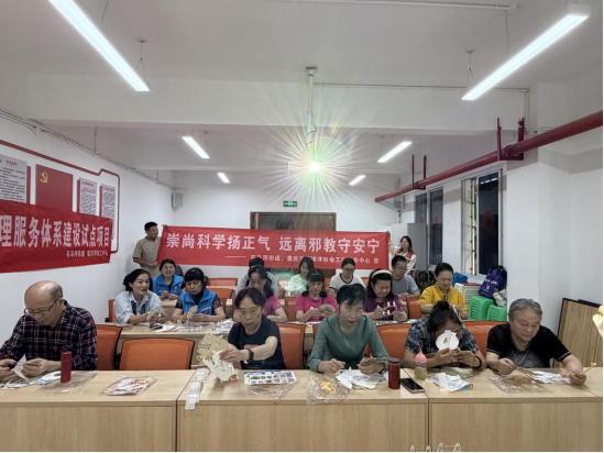 重庆市两江新区开展“花灯‘话’反邪志愿‘筑’平安”防邪宣传活动