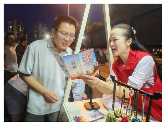 安徽宿州：反邪宣传“逛”夜市健康防邪两不误