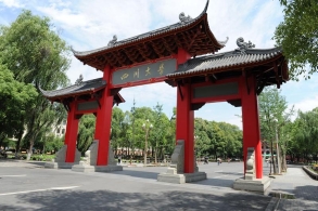 迟来的大学证书