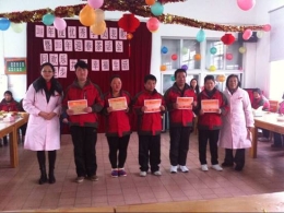 她从智障孩子们的阳光中找回了自我（图）
